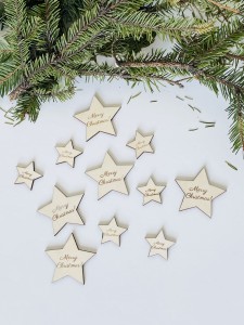 drewniana gwiazdka z grawerem „Merry Christmas „ 3 i 5 cm