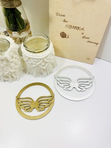 Srebrne i złote obręcze ze skrzydłami przyklejonymi