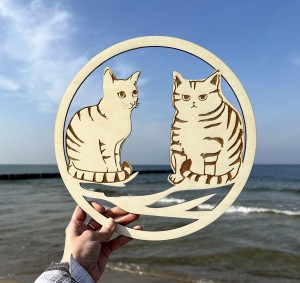 Drewniana obręcz z dwoma kotkami na gałęzi 30 cm 