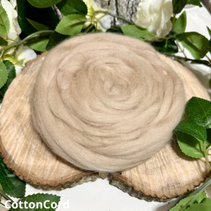 Wełna czesankowa JASNY BEŻ 50 gr 