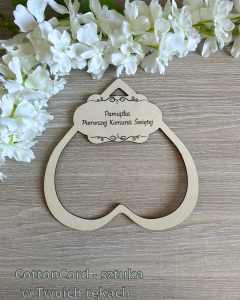 Drewniana obręcz serce z tabliczką — „Pamiątka Pierwszej Komunii Świętej ” 