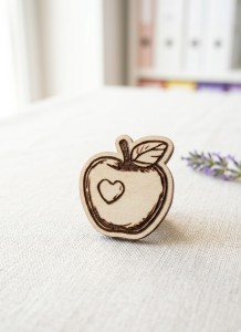 Scrapka drewniana Jabłuszko 3,7 x 4 cm – dodatek do prac, podziękowania dla nauczyciela