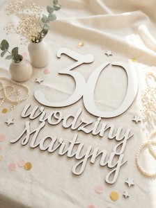 Personalizowany drewniany napis na urodziny 50 × 60 cm dekoracja na ściankę