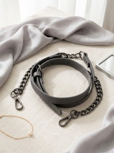 Ucho do torby skórzane z łańcuszkiem i karabińczykami 1,5 cm szary - czarny nikiel