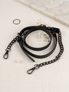 Ucho do torby skórzane z łańcuszkiem i karabińczykami 1,5 cm czarny - czarny nikiel