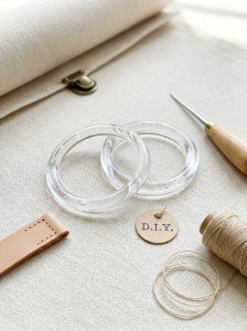 UCHWYTY RĄCZKI DO TOREBKI OKRĄGŁE PLASTIKOWE, TRANSPARENTNE 8 CM