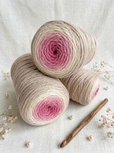 Sznurek poliestrowy płaski Ombre 5 mm 250 m – Cappuccino / Ecru / Różowy